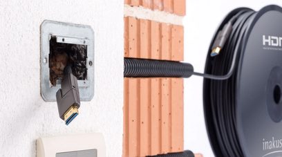 Cablu HDMI Inakustik HDMI-Micro 2.0 din fibră optică 10m negru, conector HDMI masculin, conector VGA masculin, priză electrică încastrată în perete albă