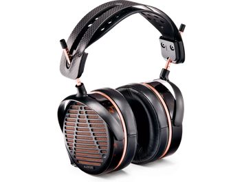 Повнорозмірні hi-fi навушники Audeze LCD-5s чорного кольору з відкритими мідними ґратами та карбоновим наголів’ям, вид під кутом три чверті