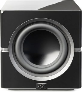 Dynamo 10 subwoofer i sort lak, frontvisning, kubisk sort skinnende kabinet, centralt cirkulær højttaler omgivet af en grå ring