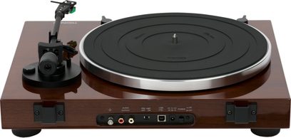 Gramofonové desky hi-fi TD 202 v ořechovém provedení s obdélníkovým podstavcem v dřevěném provedení, černým kruhovým talířem, ramenem na levé straně a zadními konektory