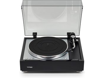 Hi-fi platespiller Thorens TD 1601 med TP 160 svart, sett forfra, gjennomsiktig lokk løftet, svart sirkulært tallerken, sølvfarget arm