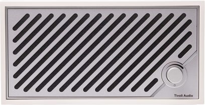 Cassa Tivoli Model Two Digital, corpo bianco, pannello frontale argentato con effetto metallico a fessure diagonali, pulsante rotativo, vista frontale