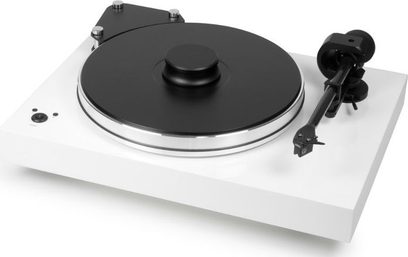 Gramofon Pro-Ject X-tension 9 Evolution SuperPack v bílém lesklém provedení, pohled shora, černý talíř, černé raménko