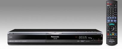 Panasonic DMR-EX88 sort Blu-ray-optager, set forfra, med fjernbetjening liggende til højre for enheden