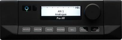 Cyrus Pre-XR stereoforforstærker, sort front med LCD-skærm der viser "AN 1 Analogue Pre-XR", 7 knapper og 1 drejeknap