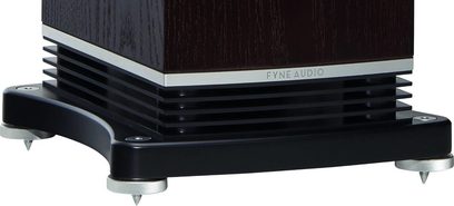Fyne Audio F501 sort træhøjttaler, nærbillede af bunden forfra, blank sort kabinet, metalben