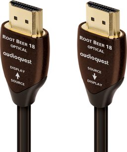 To HDMI-kabler fra Audioquest Root Beer 18 optiske, med forgylte kontakter, brun kabler og etiketter med kilde/skjerm-piler