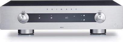 Primare PR35 stereforforsterker i sølv, frontpanel med OLED-skjerm, knapper og potensiometre