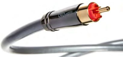 QED Performance Audio 40 RCA-lydkabel 1 m, nærbillede, rød konnektor, grå kappe, synligt kobberleder