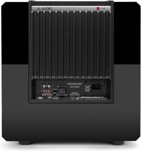 JL Audio E-Sub e112 melni lakots zemo frekvenču skaļrunis, skats no priekšpuses, melna režģa aizsargs, vadības elementi un savienojumi aizmugurējā panelī