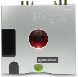 Chord Electronics Hugo TT2 sudraba audio DAC pārveidotājs, skats no priekšpuses, sudraba korpuss, apaļš sarkans ekrāns, pogas un savienotāji