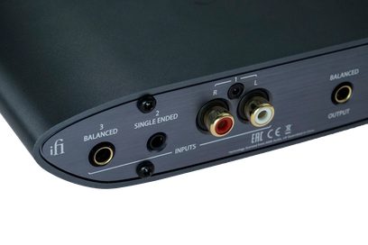 Aukštos kokybės ausinių stiprintuvas iFi Audio ZEN CAN 3, galinis vaizdas, raudoni ir balti RCA jungtys, 6,35 mm lizdai