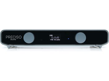Volumio Préciso DAC-omformer i sølvgrått metall, sett forfra, blank svart front med to runde grå knapper, sentralt hvitt display og blå LED-indikator til høyre
