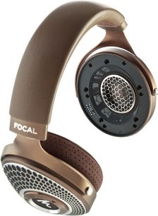 Cască hi-fi deschisă Focal Clear MG maro și aurie, văzută din profil stânga, arătând exteriorul diafragmei și banda de susținere