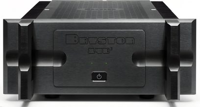 Siyah Bryston 14B3 hi-fi güç amplifikatörü, geniş kulplu ve ortada açma/kapama düğmeli fırçalanmış metal ön panel