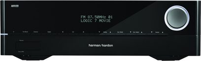 Harman Kardoni must AVR 161 audio-video võimendi eestvaade, sinine ekraan, nupud ja juhtnupp