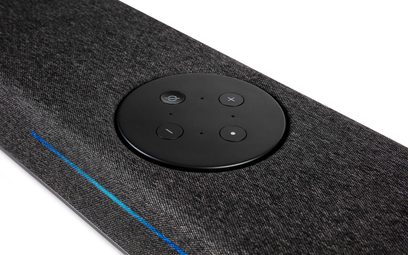 Polk Audio React Sound Bar sort, nærbillede ovenfra af de integrerede kontrolknapper i stoffet