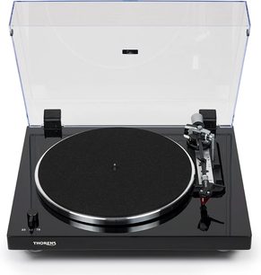 Gramofon Thorens TD103A v černém lesklém provedení, pohled shora, otevřené víko, raménko s přenoskou, černý talíř