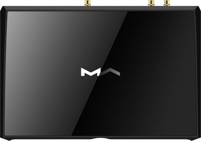 Síťový audio přehrávač Matrix Audio X-SABRE 3 v černém lesklém hliníkovém provedení, pohled shora, hladký kryt s centrálním bílým logem a třemi zlatými anténními konektory na horním okraji