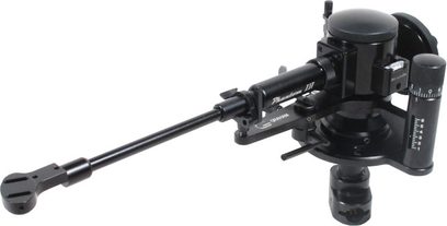 Centreur Graham Phantom III tytanowy 12" na białym tle, matowy czarny wysięgnik, czarna cylindryczna podstawa