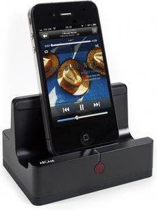 Arcam DR-Dock dockingstation til iPhone, rektangulær sort base, iPhone isat lodret visende et audio-interface