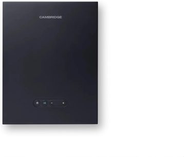 Schwarzer Cambridge Audio L/R X Smart-Lautsprecher in Frontansicht mit glatter Front und Power-, Wiedergabe- und Lautstärkeregelung unten