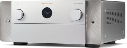 Amplificador de cine en casa Marantz Cinema 40 plateado, vista frontal, panel frontal plateado con botones, rueda de control y pantalla central