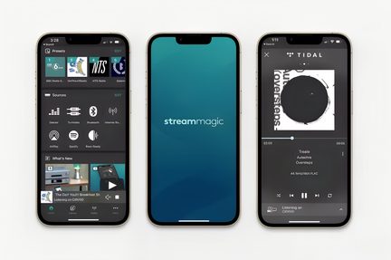 Tre smartphone con schermi che mostrano diverse interfacce utente dell'app StreamMagic, visti di fronte su sfondo bianco