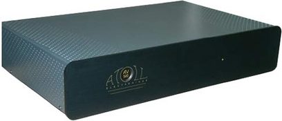Atoll Elektronik AV50 sort multikanal effektforstærker, set forfra i perspektiv, rektangulært mat sort kabinet