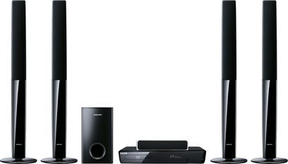 Samsung HT-BD1255 hjemmebiografsystem, 4 sorte tårnhøjttalere, Blu-ray-hovedenhed, hvid baggrund