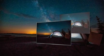 Tre tende trasparenti in un paesaggio notturno con cielo stellato, Via Lattea e tramonto all'orizzonte
