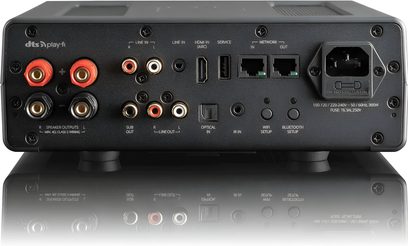 Frontvisning av en svart SVS Prime Wireless Pro SoundBase hi-fi stereomottaker med lyd- og nettverkstilkoblinger på baksiden