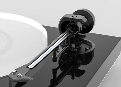 Pro-Ject X1 pladespiller i piano sort, tubulær metaltonarm, sort pickup, sort pladeskive, 3/4 forsidefoto