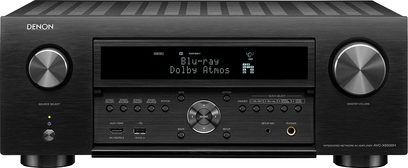 Denon AVC-X6500H sort hjemmebiografsforstærker, set forfra, sort front med blå LCD-skærm, sølvfarvede knapper og drejeknapper