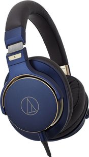 Audio Technica ATH-MSR7SE hovedtelefoner i blå og sort, runde ørepuder, polstret hovedbøjle, set fra venstre profil