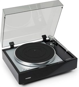 Gramofon Thorens TD 1601 v černém lesklém provedení, pohled shora, otevřené víko, raménko, otočný talíř