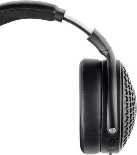 Căști hi-fi wireless Focal Bathys deep black, vedere laterală, bandă de susținere căptușită, cupe circulare, butoane vizibile