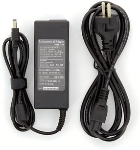 Alimentatore di rete nero 90W 19V visto dall’alto con cavo di alimentazione e cavo DC per computer portatile