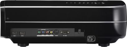 JVC DLA-HD750 sort videoprojektor, set forfra, HDMI- og VGA-stik på bagsiden, kontrolknapper på toppen
