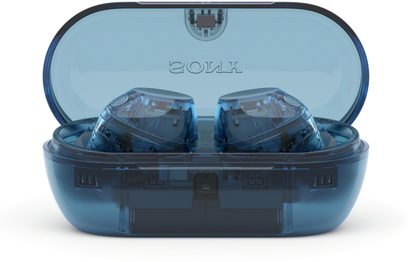 Transparant blauwe Sony WF-C710N in-ear hoofdtelefoon van kunststof, vooraanzicht met halfdoorzichtig oplaadetui geopend, waardoor beide oordopjes zichtbaar zijn
