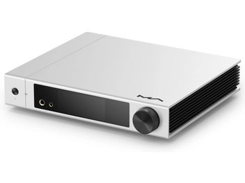Matrix Audio Element M2 netværksafspiller i børstet sølvfarvet aluminium, set fra højre forfra i trekvart vinkel, sort front med centralt display, dobbelte forgyldte hovedtelefonudgange, stor sort volumenkontrol og sort sidekøler med ribber