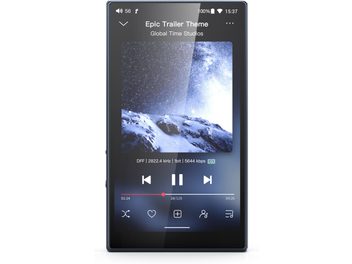 Baladeur audiophile FiiO M21 bleu, châssis métallique bleu aux bords fins et angles adoucis, écran tactile couvrant toute la face avant en vue de face