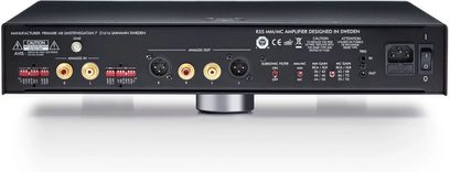 Pré-amplificador estéreo Primare R35 preto, vista frontal, com conectores RCA, XLR e filtro subsônico, em alumínio escovado