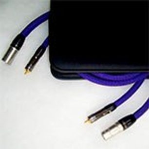 MPC Audio Evidence digitalt optisk kabel, guldbelagte stik, violet og sort flettet kabelbeklædning, nærbillede