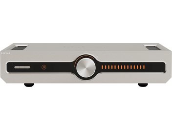Amplificator hi-fi integrat stereo Roksan CASPIAN 4G streaming argintiu, vedere frontală, carcasă dreptunghiulară, buton central circular argintiu, panou negru cu indicatoare portocalii, picioare negre vizibile