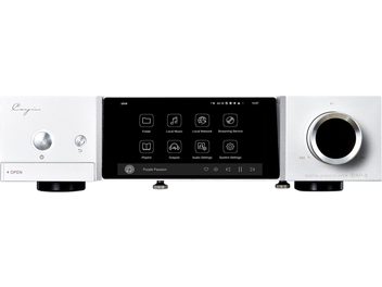Lettore audio di rete Cayin iDAP-8 in alluminio spazzolato argento, vista frontale, dotato di uno schermo touch centrale nero affiancato a sinistra da un grande pulsante circolare e da un piccolo tasto rotondo, e a destra da una grande manopola circolare