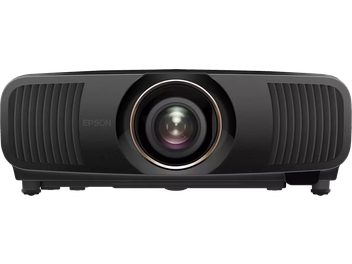 Epson EB-QB1000 must videoprojektor, eestvaade, keskne objektiiv, külgrestid, nähtavad jalad