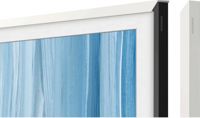 Wit frame voor Samsung The Frame-televisie met zwarte zijkant, schuin gezien en blauw scherm