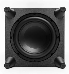 Vista inferiore del subwoofer Dynamo Foundation 10, altoparlante circolare nero al centro, 4 piedini conici neri agli angoli.