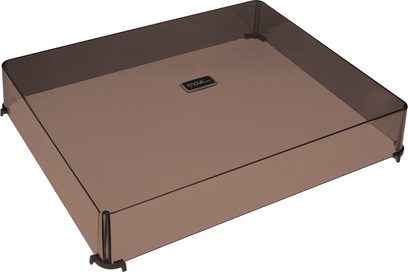 Capot Enova HIFI VELA VP4 platīnai, caurspīdīgs, mēreni tumšs plastmasas, centrālais logotips, stūra izvirzījumi, trīs ceturtdaļu skats